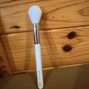 IBY Beauty Hilite Powder Brush New-No Box